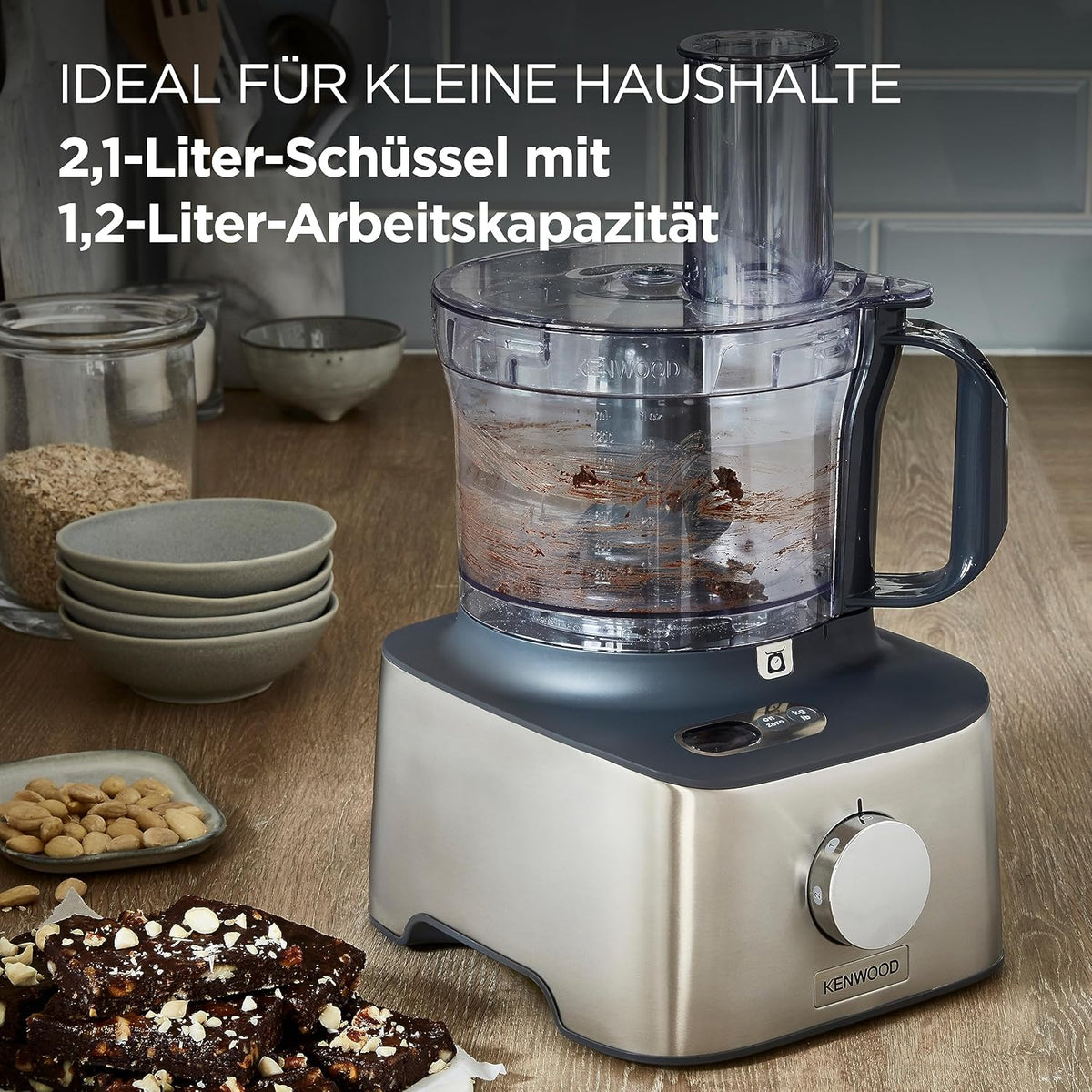 Multifunctional compact food processor, with built-in scale, equipped with 11 accessories, designed small yet powerful.