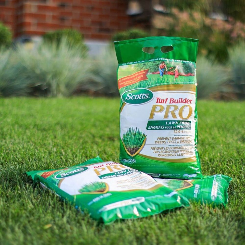 Turf Builder PRO Lawn Fertilizer, 800-m2