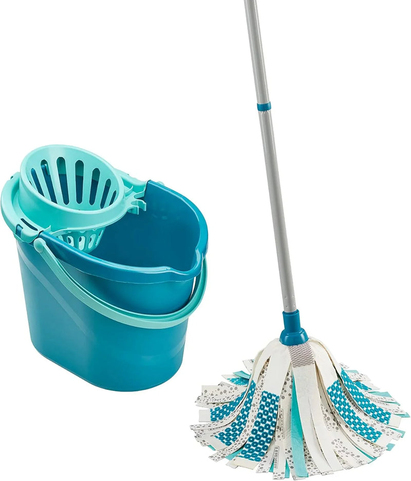 The all-in-one vacuum and mopping machine has dimensions of 45×35×120 centimeters and a capacity of 8 liters. D8203