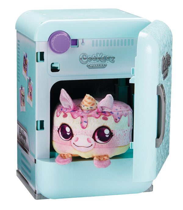 Freezy Cakez Interactive Plush Playset, Ages 5+ T8131