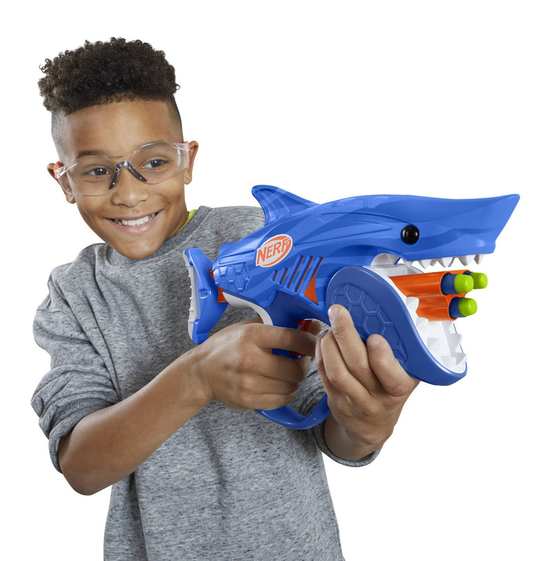 Junior Wild Sharkfire, Easy Play Dart Blaster, 8 Elite Darts, Ages 6 & Up Z5957